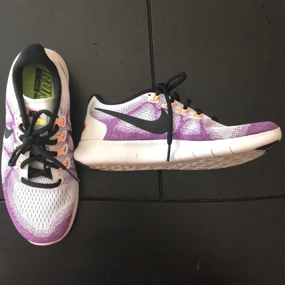 Nike Tennis Shoes - Picture 2 of 6